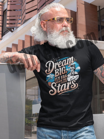 Tattooed-senior-man-wearing-a-motivational-astronaut-t-shirt