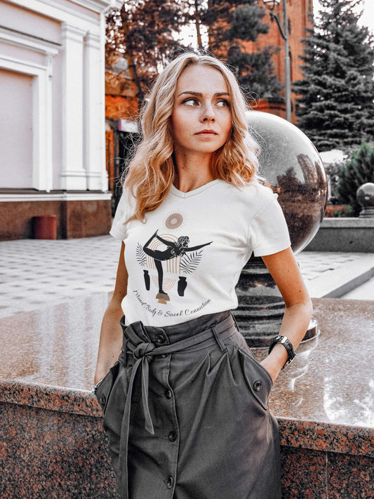 mockup-of-a-fashionable-petite-blonde-woman-with-curly-hair-posing-in-white-minimalist-t-shirt