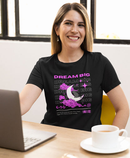 mockup-of-a-smiling-woman-wearing-a-cool-tee-printed-with-a-slogan-of-success-at-office